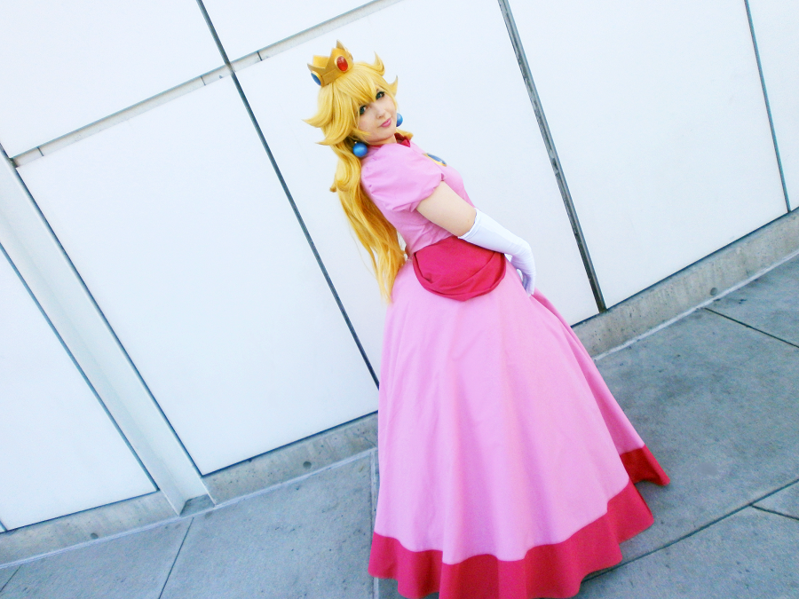 Princess Peach at AX16