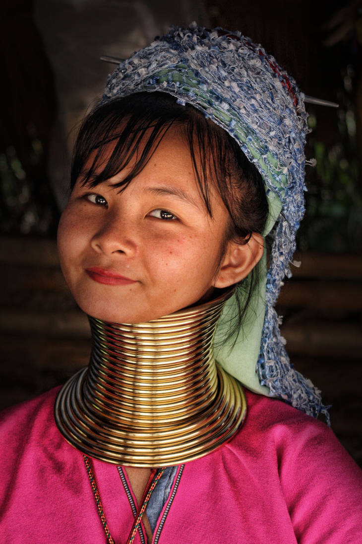 Длинные шеи в африке. Племя Падаунг. Бирма племя падаунги. Женщины из племени Падаунг Бирма.