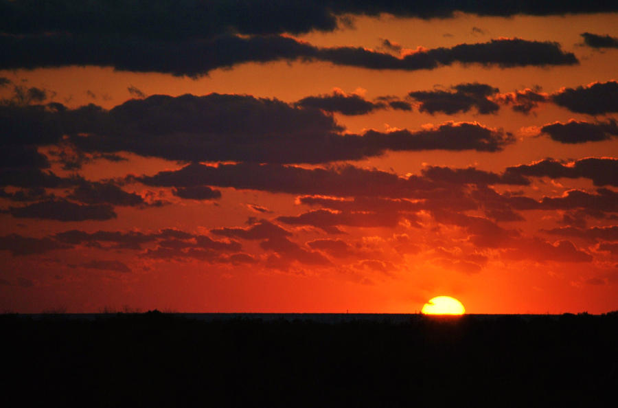 Nuageux Coucher de la Soleil a' Avril