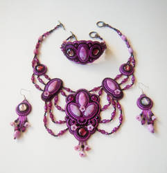 Bead embroidery jewellery set