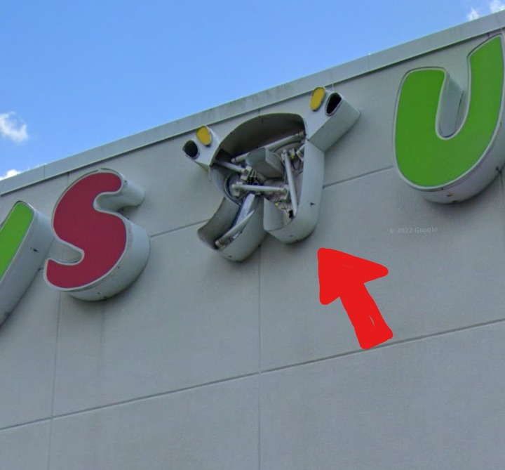 The Toys R Us Letter R is missing!!!! by JetixRevivedPR on DeviantArt