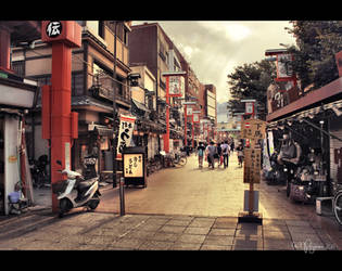 Asakusa streets by Pajunen