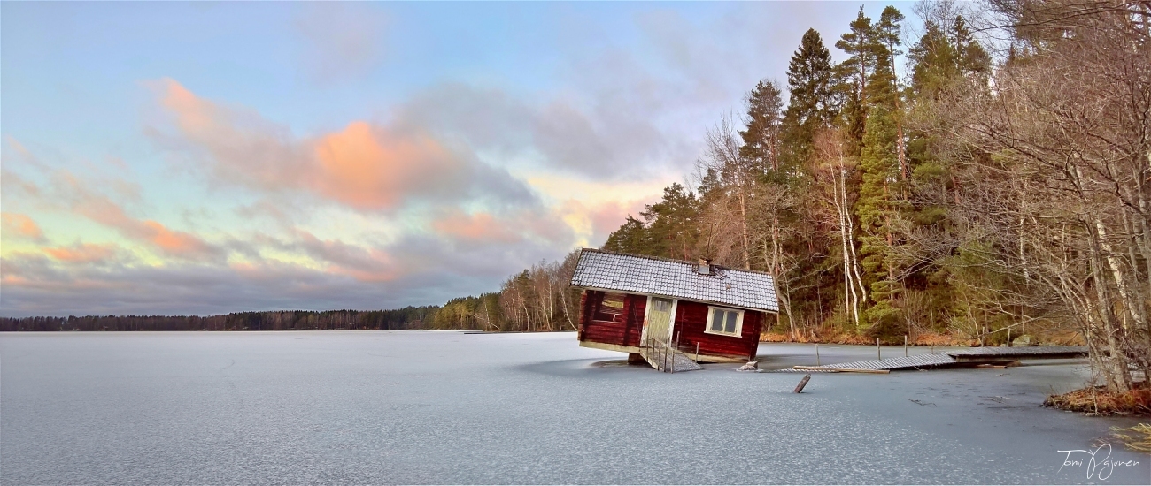 Tilted sauna cottage