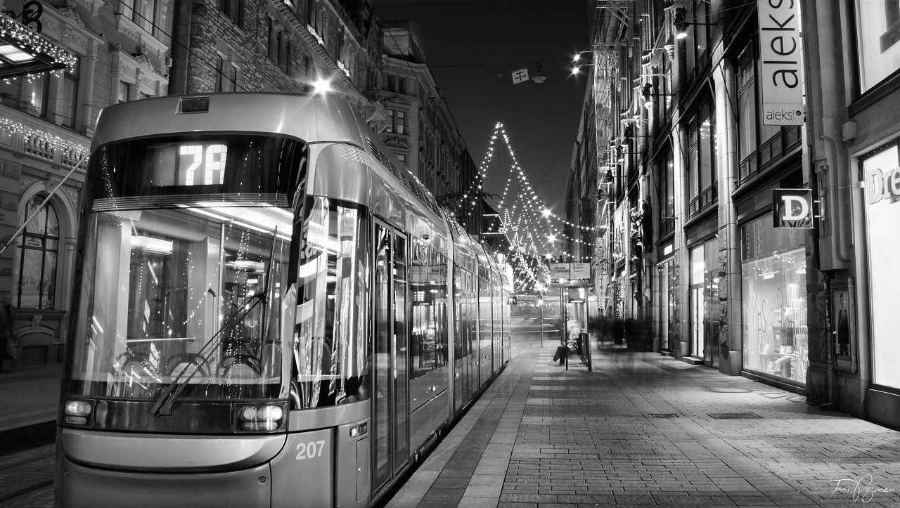 Tram 7A Helsinki bw