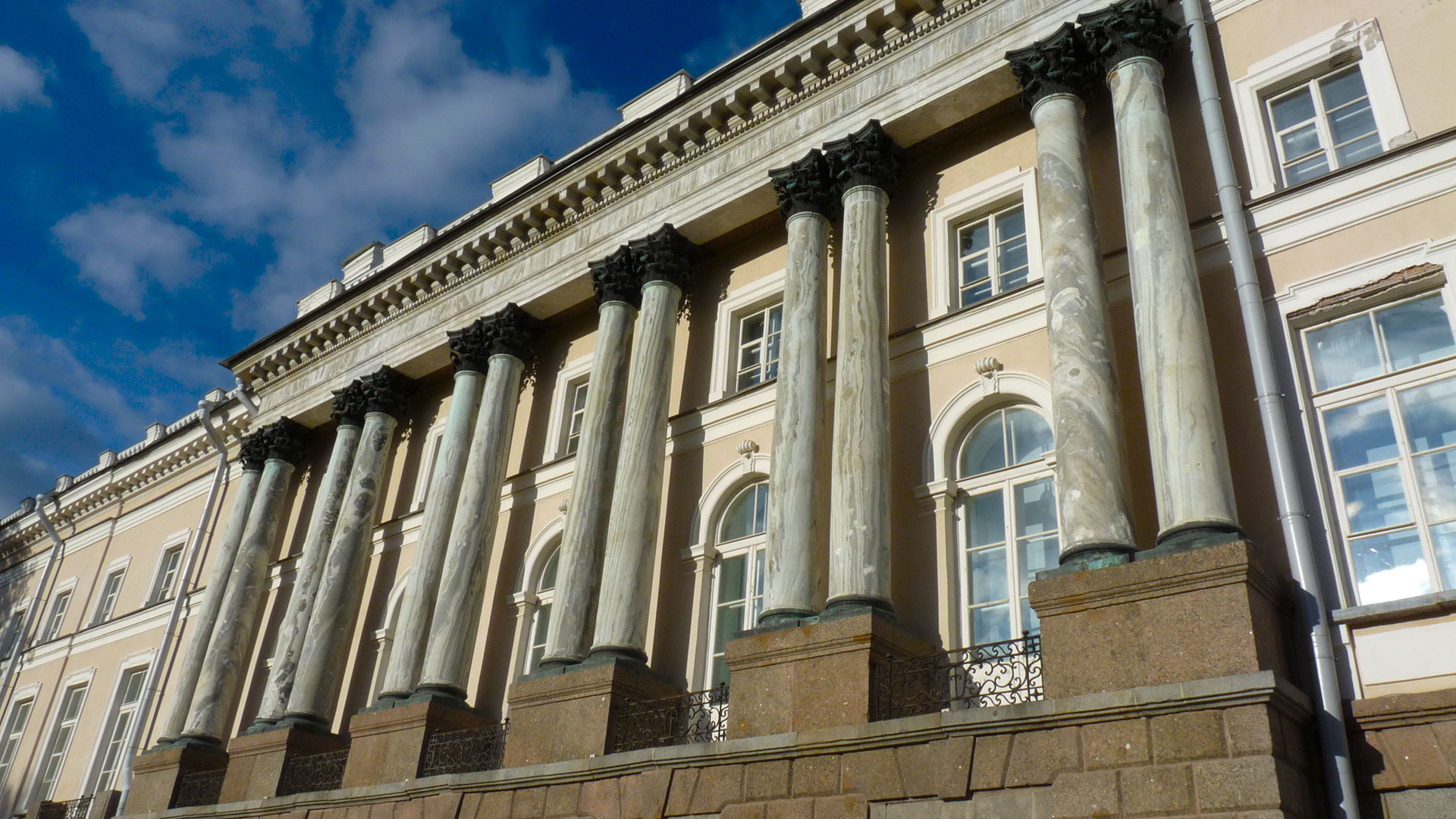 Tsarskoye Selo. Side facade