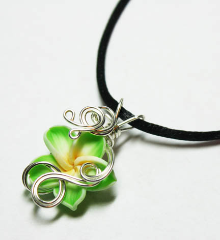 Wire Wrap Tropical Flower Perfume Pendant 2