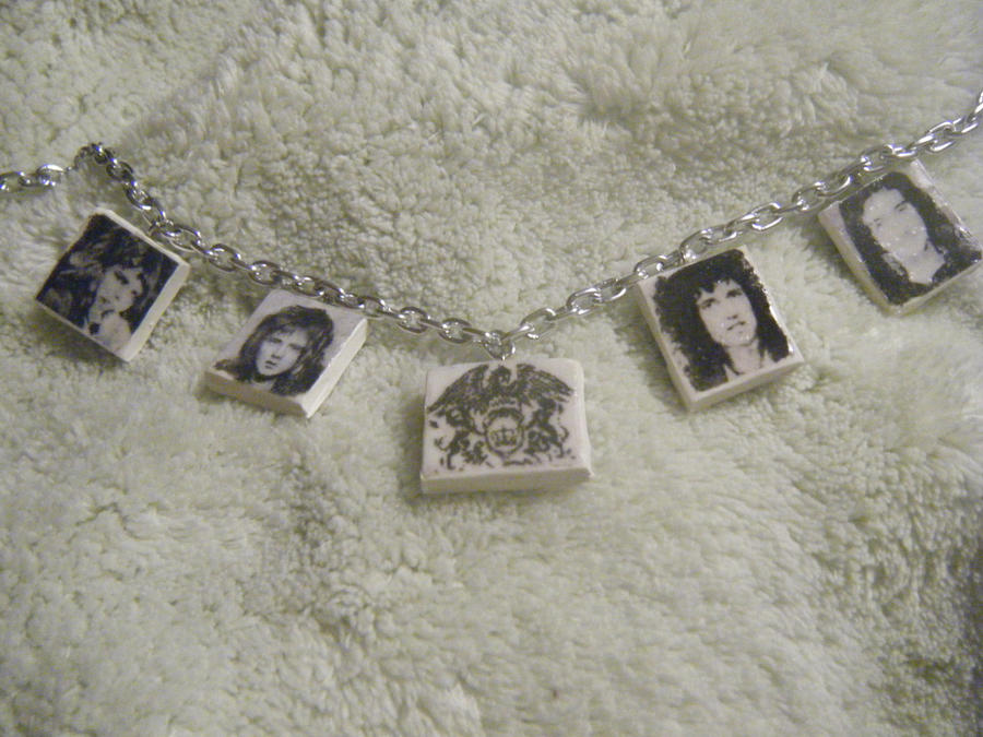Queen Necklace by Mercury-the-Queen