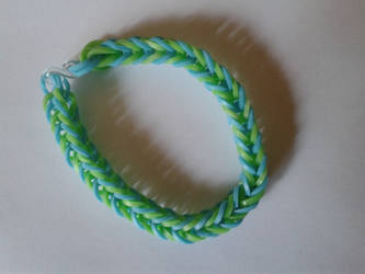 Rainbow loom green/blue fishtail