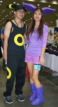 Otakon 2009 - Espeon and Umbreon Gijinkas