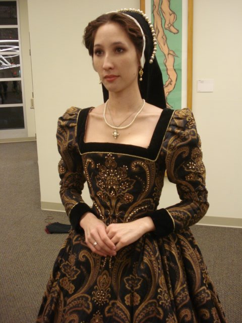 1560s Gown, Close-up