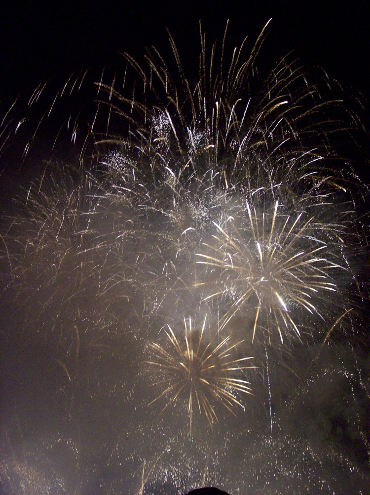 La Ronde Fireworks France06.05 by zhenji on DeviantArt