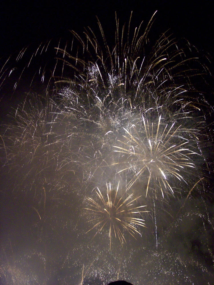 La Ronde Fireworks France06.05 by zhenji on DeviantArt