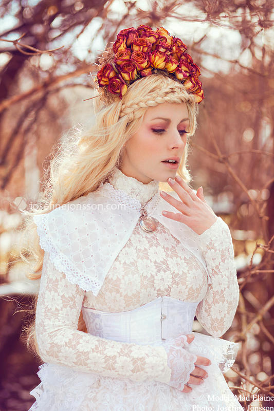 _White Queen. by PurpureaPhotography