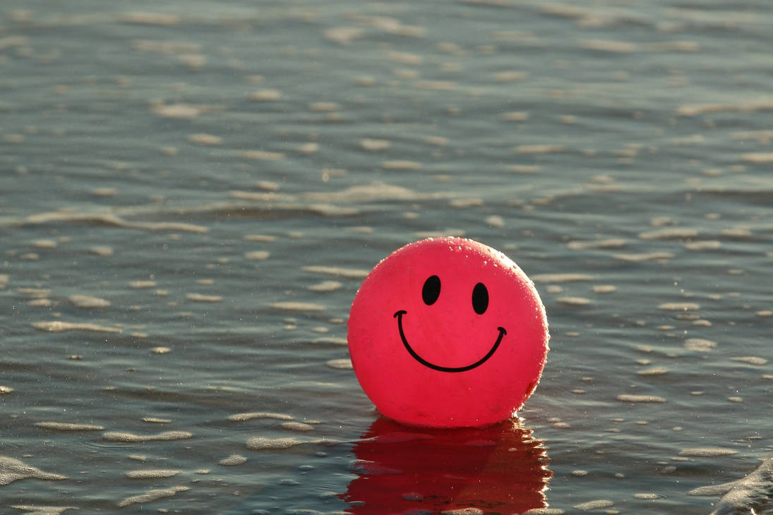 Happy balls. Смайлик на пляже. Настроение море. Море улыбок. Улыбающийся смайлик.
