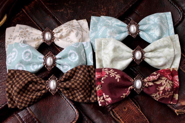 Small Pearl Bow Hairclips