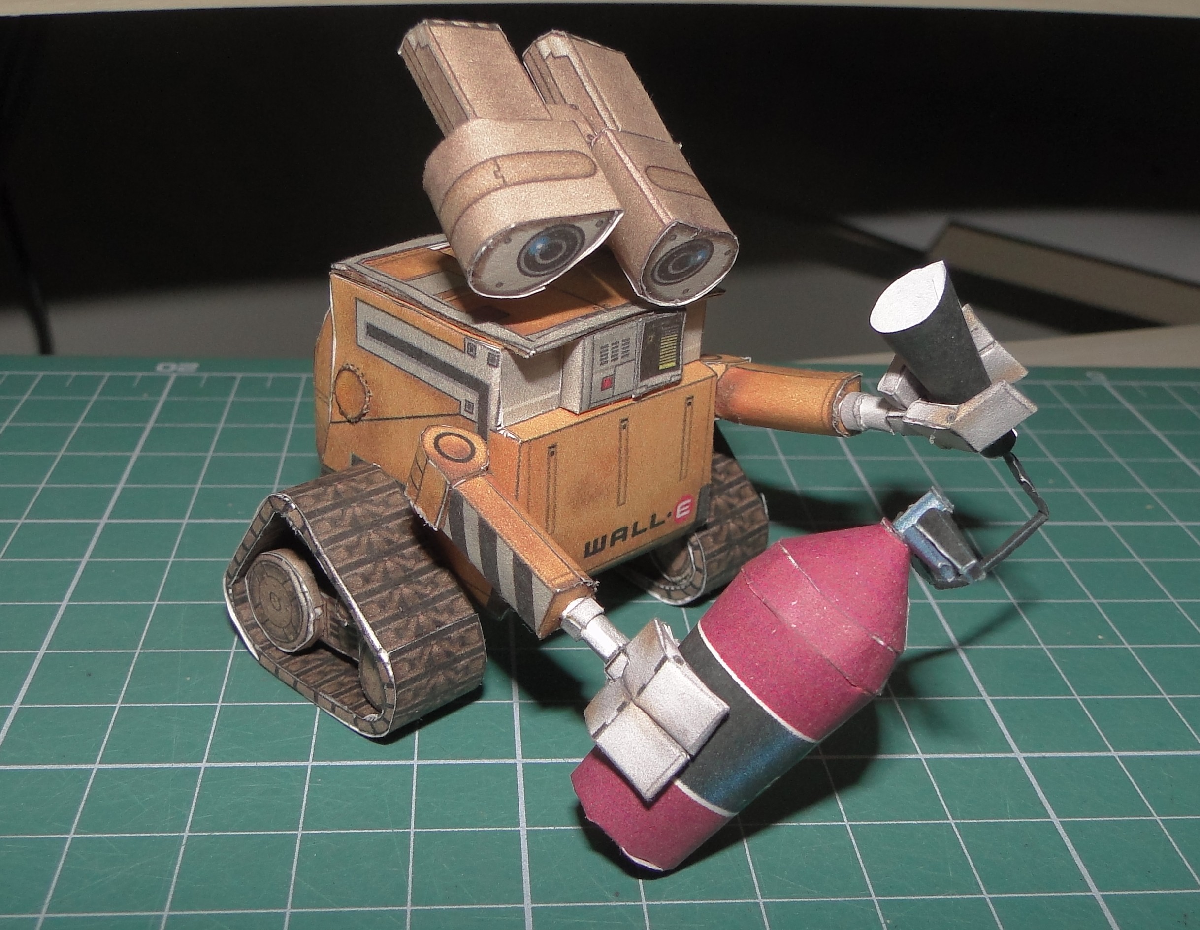 Wall-E Papercraft II by bslirabsl on DeviantArt