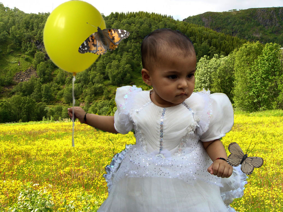 baby with balloon