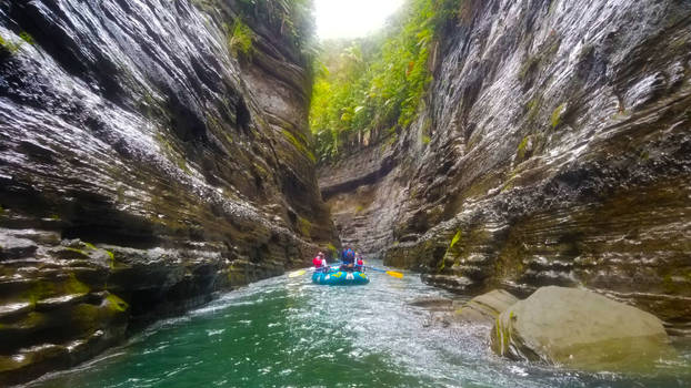 Rafting in Fiji