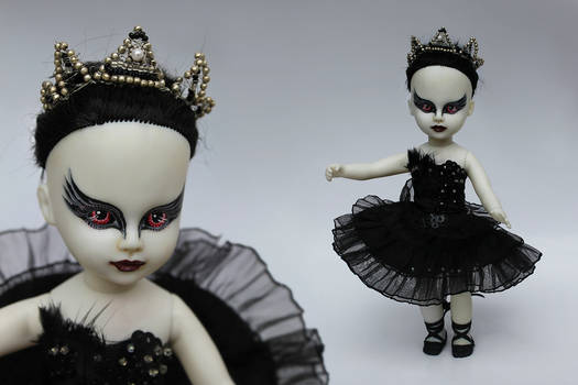 Black Swan Nina Sayers (Living Dead Dolls Custom)