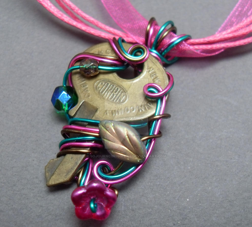 Passage Vintage Key Pink Rose Leaf Necklace