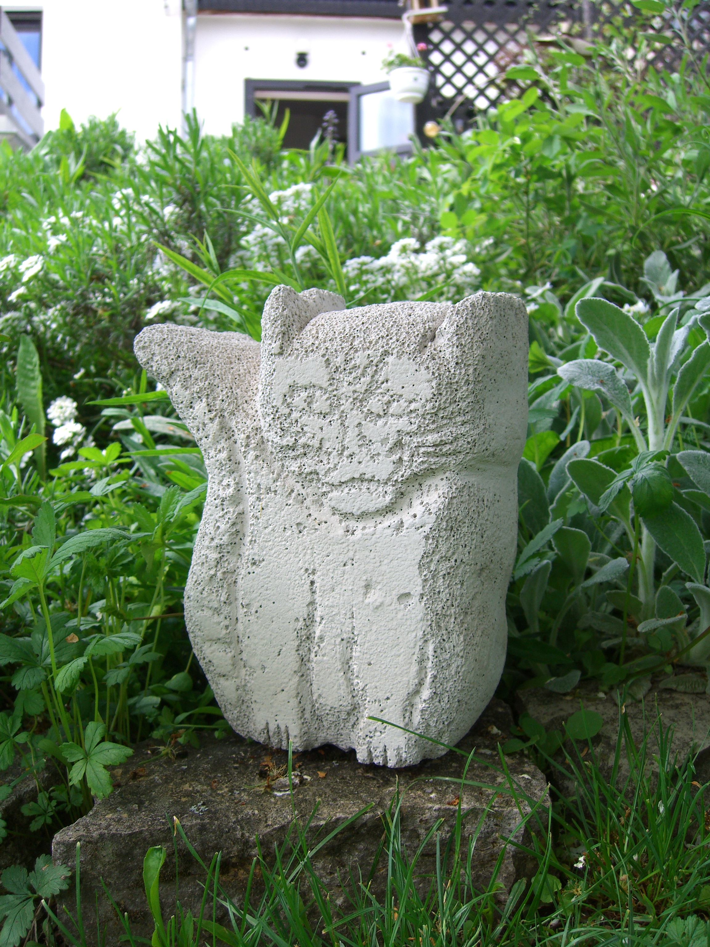 Early cat sculpture