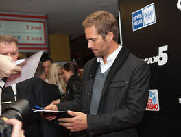 Paul Walker signing for fans