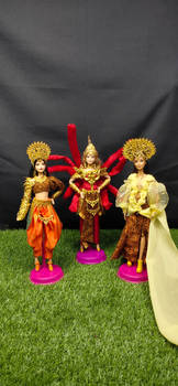 Barbie Menakjingga Nyi Blorong and Kleting Kuning