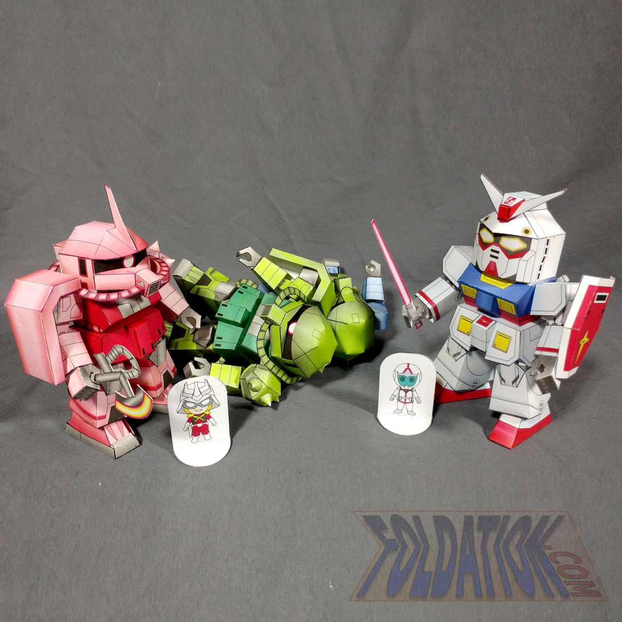SD Zakus and Gundam papercraft