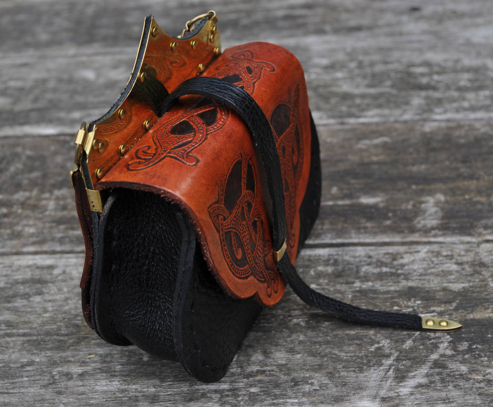 Small Handmade Viking style leather belt bag3