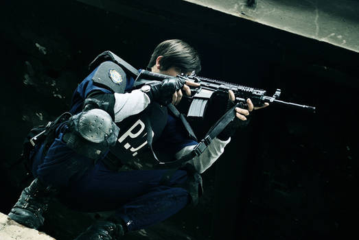 Leon S Kennedy Cosplay - RE2