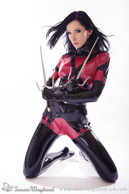 Elektra in Latex