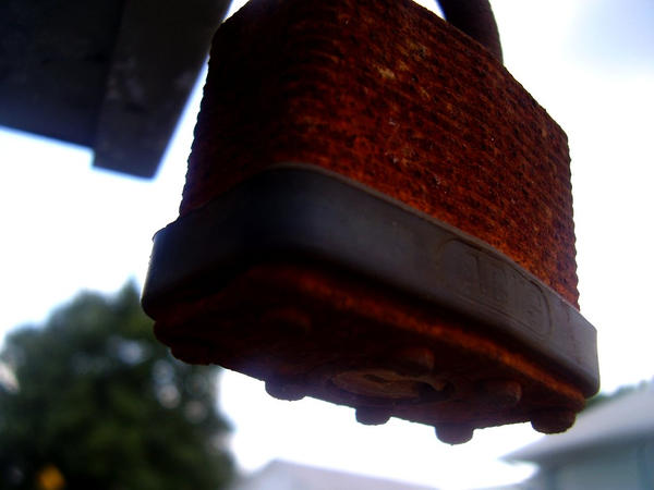 Rusty lock by nailsunderskin on DeviantArt