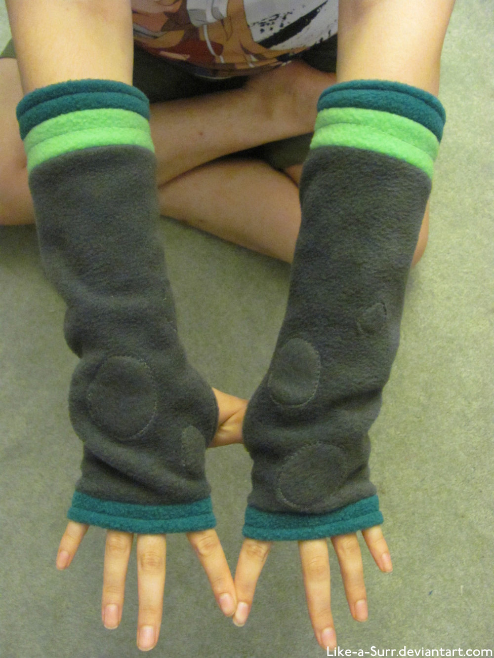 Queen Chrysalis Gloves (2013)