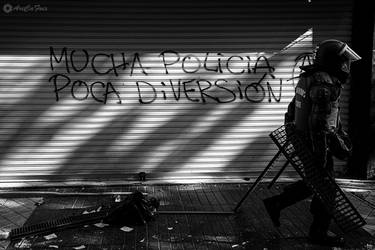 mucha policia, poca diversion