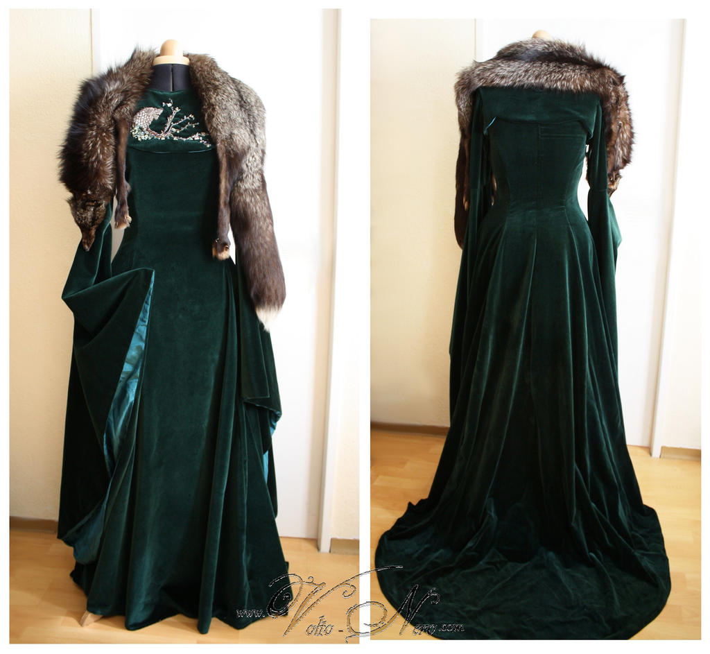 Sansa Stark Season 6 Teal Direwolf Velvet Gown by Volto-Nero-Costumes on DeviantArt Sansa Stark Season 6 Teal Direwolf Velvet Gown by Volto-Nero-Costumes on DeviantArt