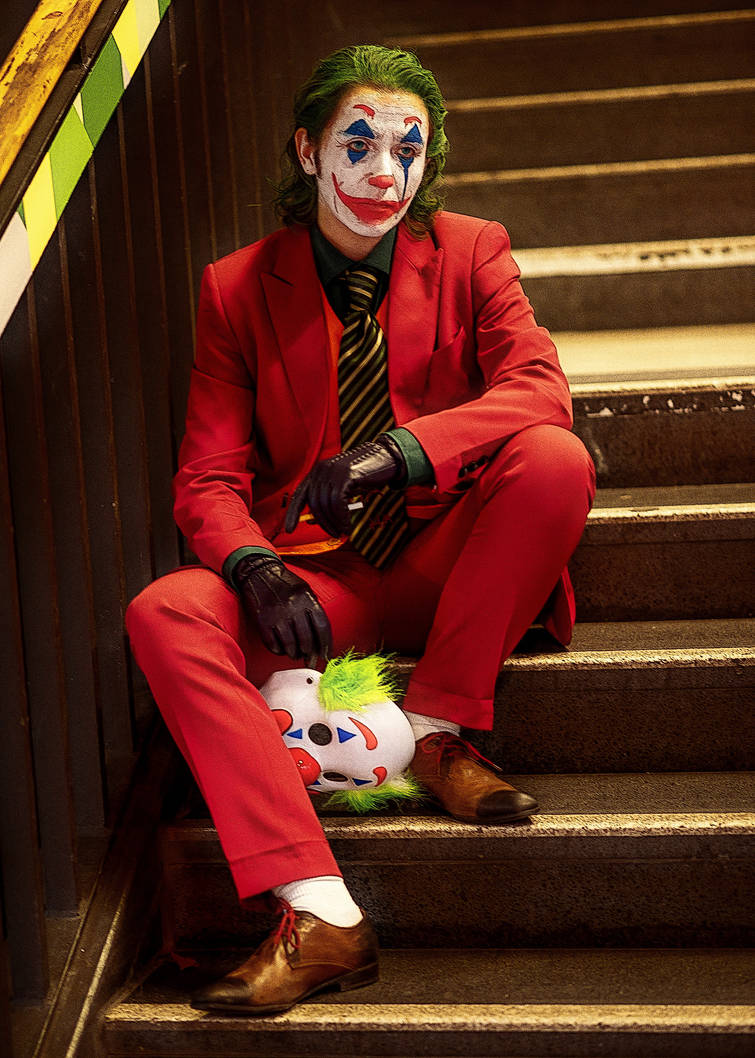Joaquin Phoenix Joker Cosplay DC Crossplay by Volto-Nero-Costumes on ...
