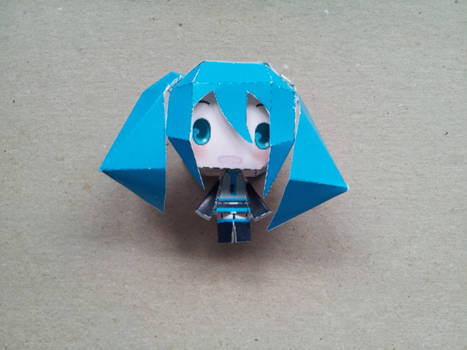 Hatsune Miku Papercraft