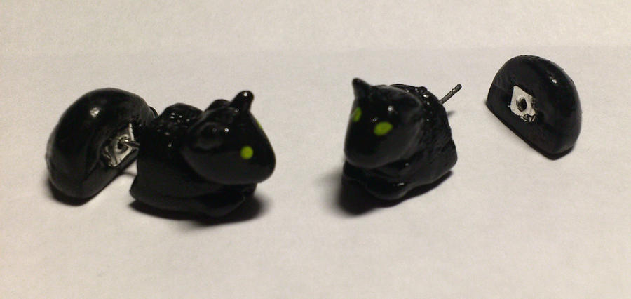 Black kitty earrings