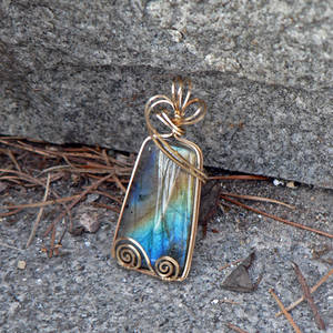 Iris Rainbow Labradorite Pendant