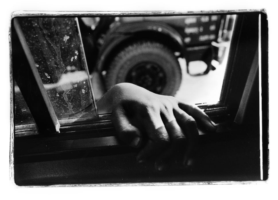 hand stuck between window by naarmu on DeviantArt