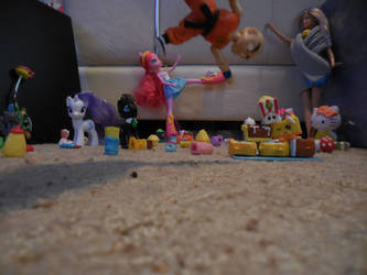 Ponies, Link, Krillin v.s. Barbie and her minions