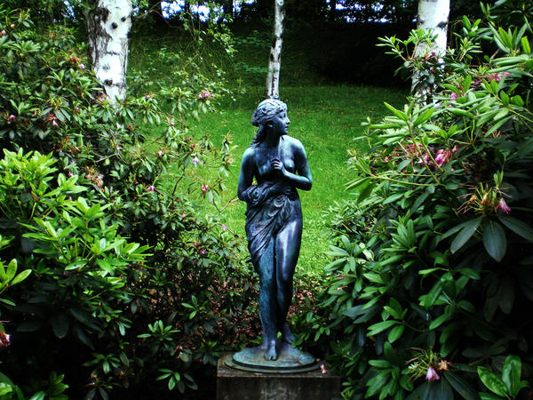 statue