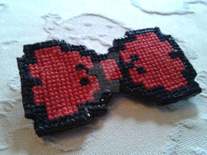 Pixel bow brooch/pin