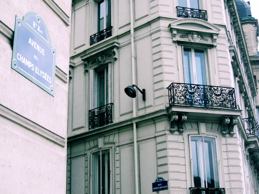 Avenue des Champs-Elysees.