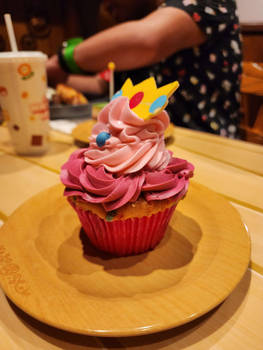 Princess Peach Cupcake