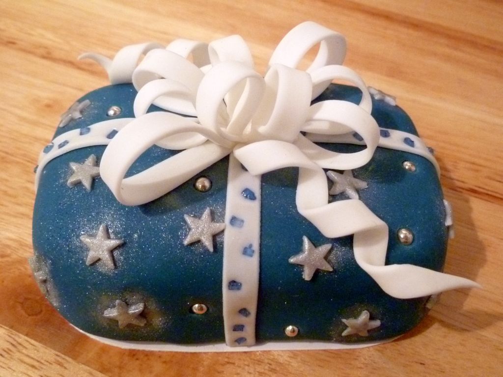 Mini Blue Present Cake