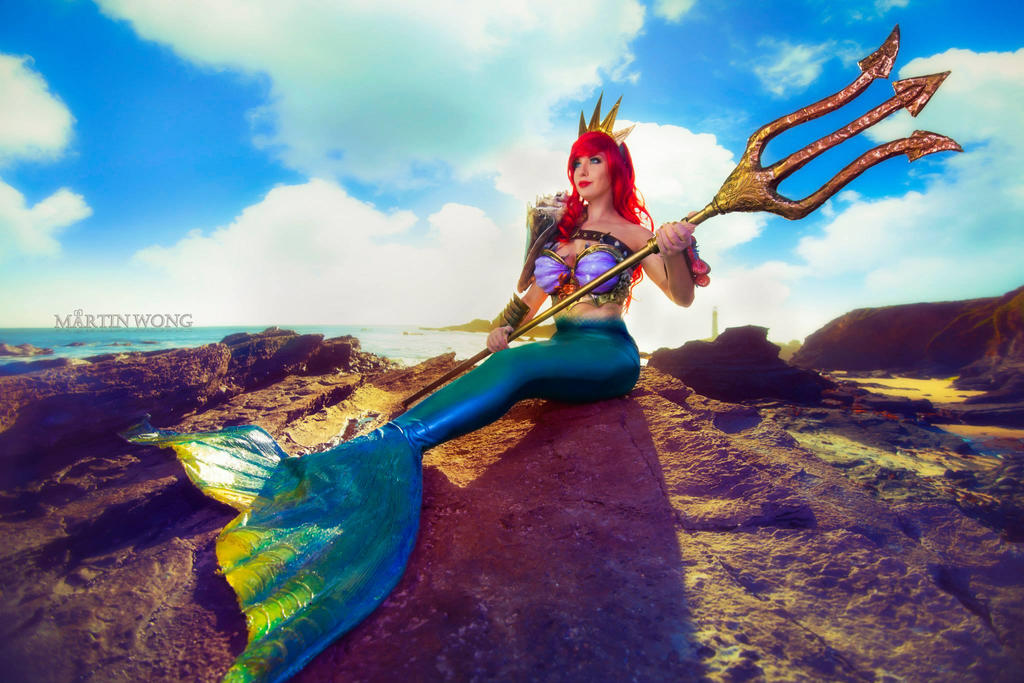 Queen Ariel cosplay