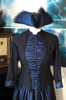 Tricorne and Victorian dress - Closeup