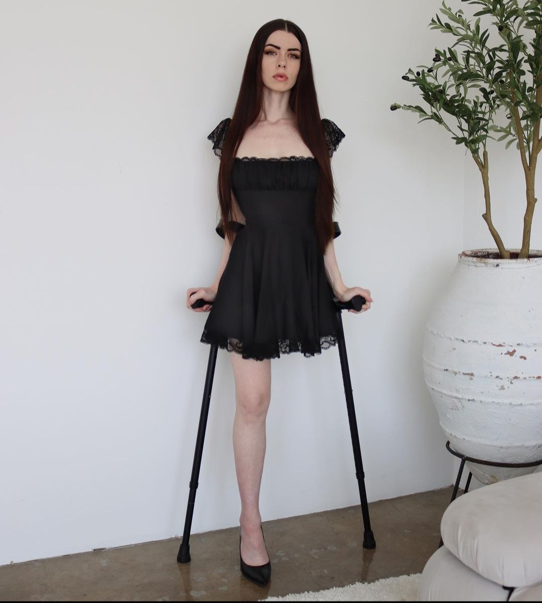Leg Modification Deviantart Love her long leg by claywell on DeviantArt