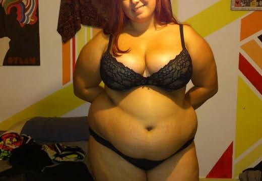 Sexy busty and fat imogeneize in a bikini